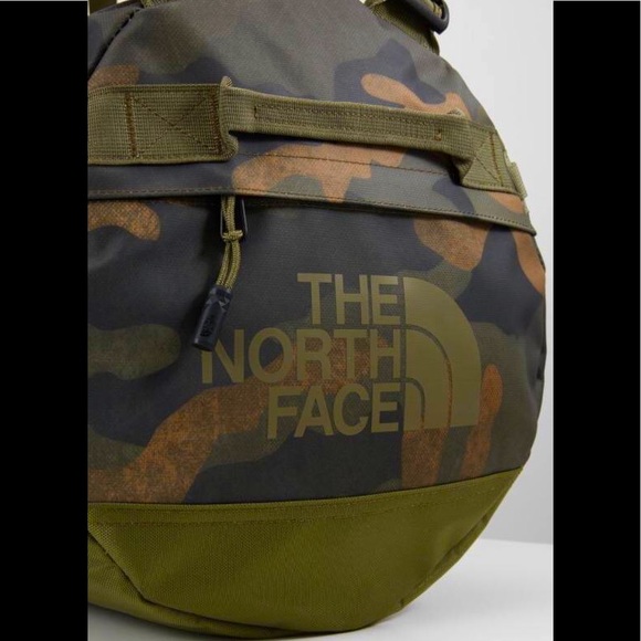 ✴️✴️ SOLD ✴️✴️ TNF Base Camp” Duffel Bag - Picture 2 of 8